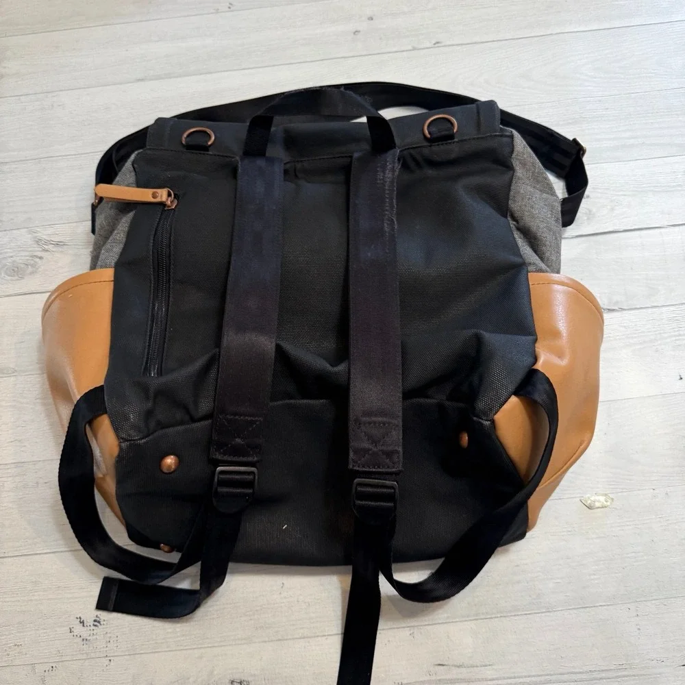 Petunia Pickle Bottom Camel & Graphite Boxy Backpack diaper bag‎